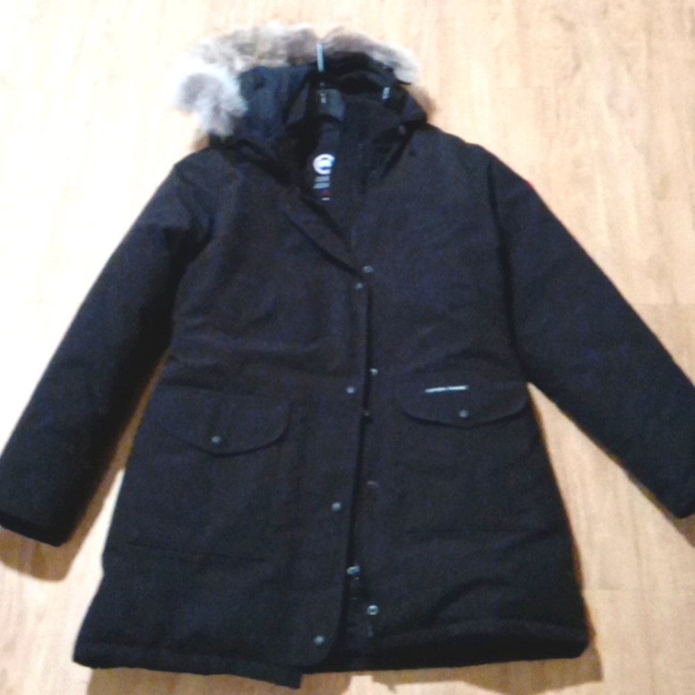 Canada Goose Trillium Parka RN# 153934. With Papwrwork